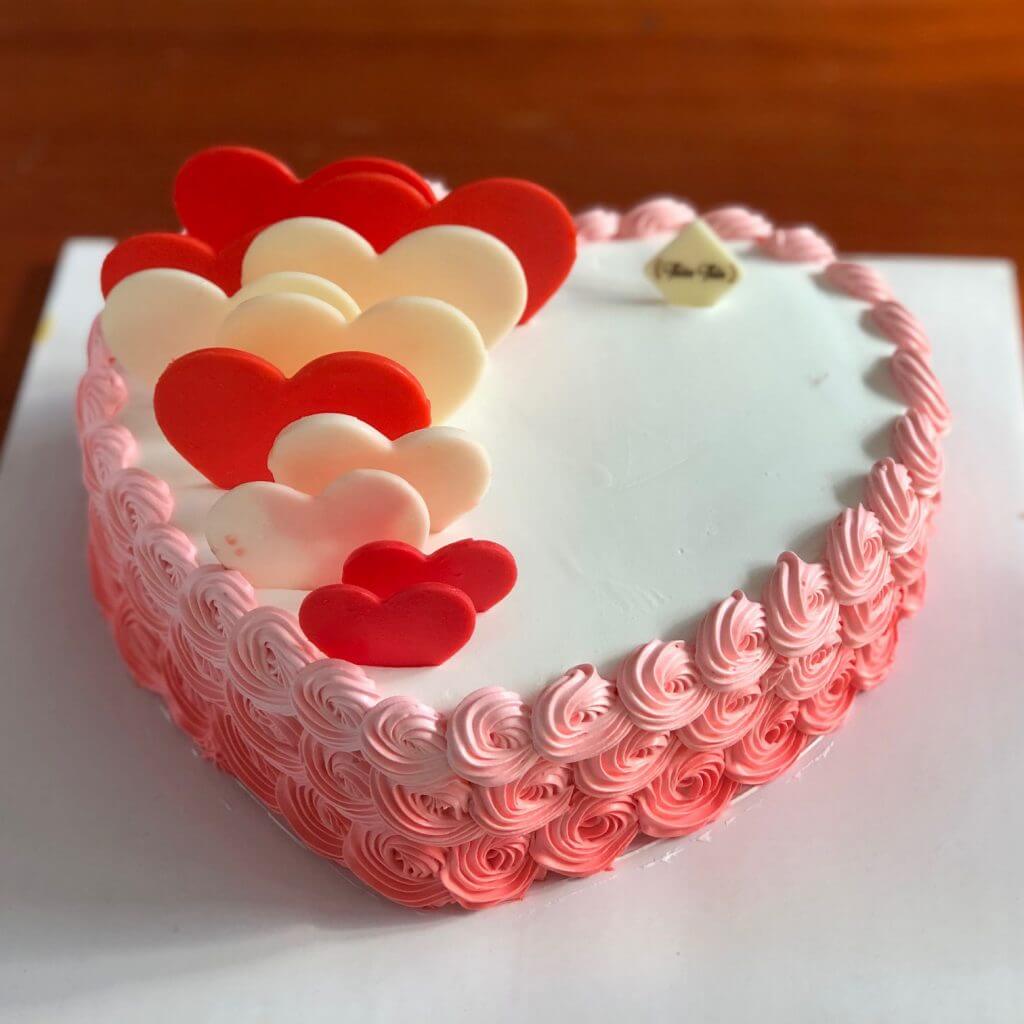 banh sinh nhat cute hinh trai tim 2